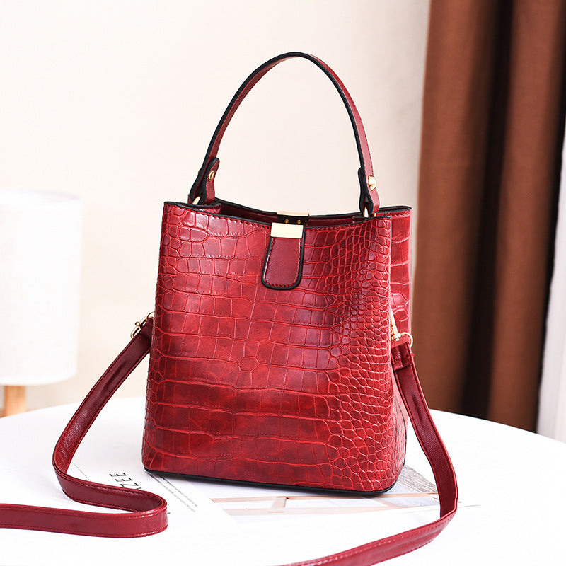 Limited-time 50% off🔥Shiny crocodile-print handbag with gold hardware