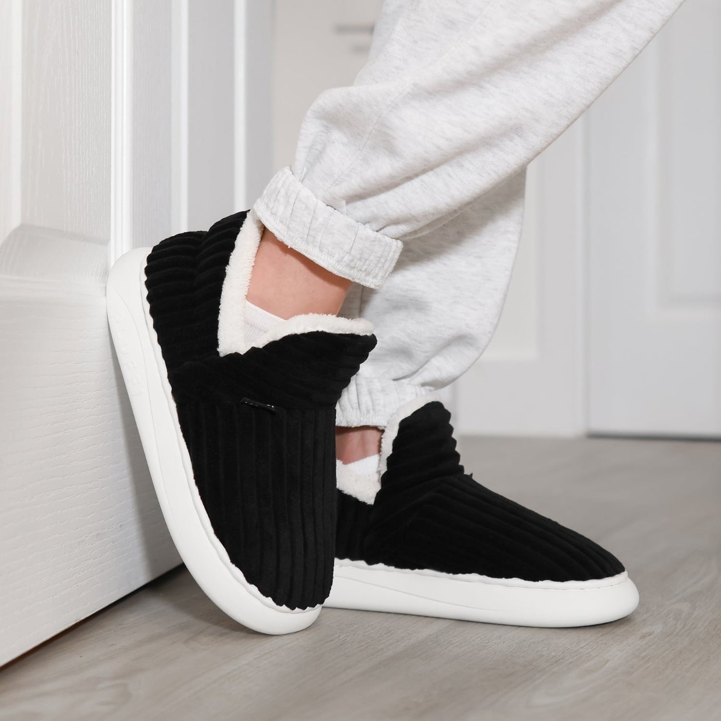 Aure Paris Slippers